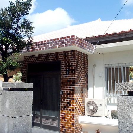 石垣島 一棟貸切りのお宿 ちゅら赤瓦 Ishigaki  Extérieur photo